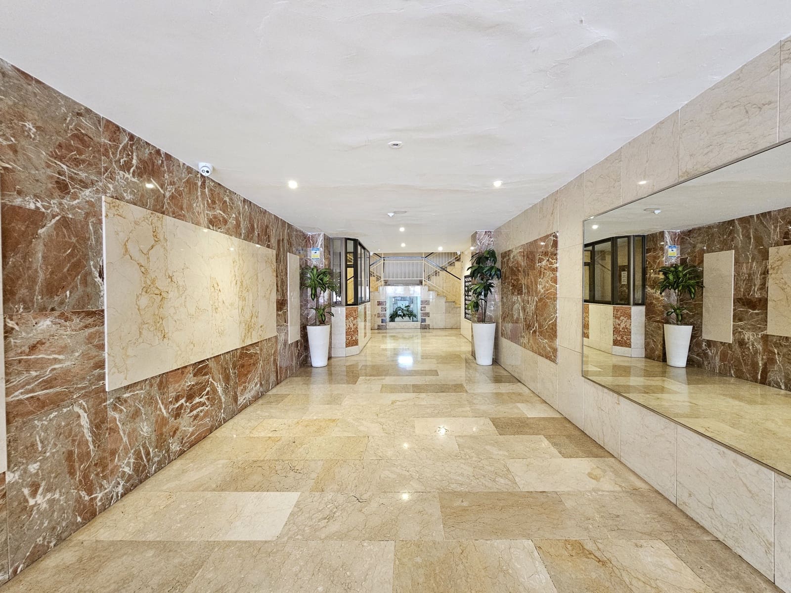 Apartamento de 4 habitaciones en Granada ciudad en venta - 330.000 € (Ref: 9993717)