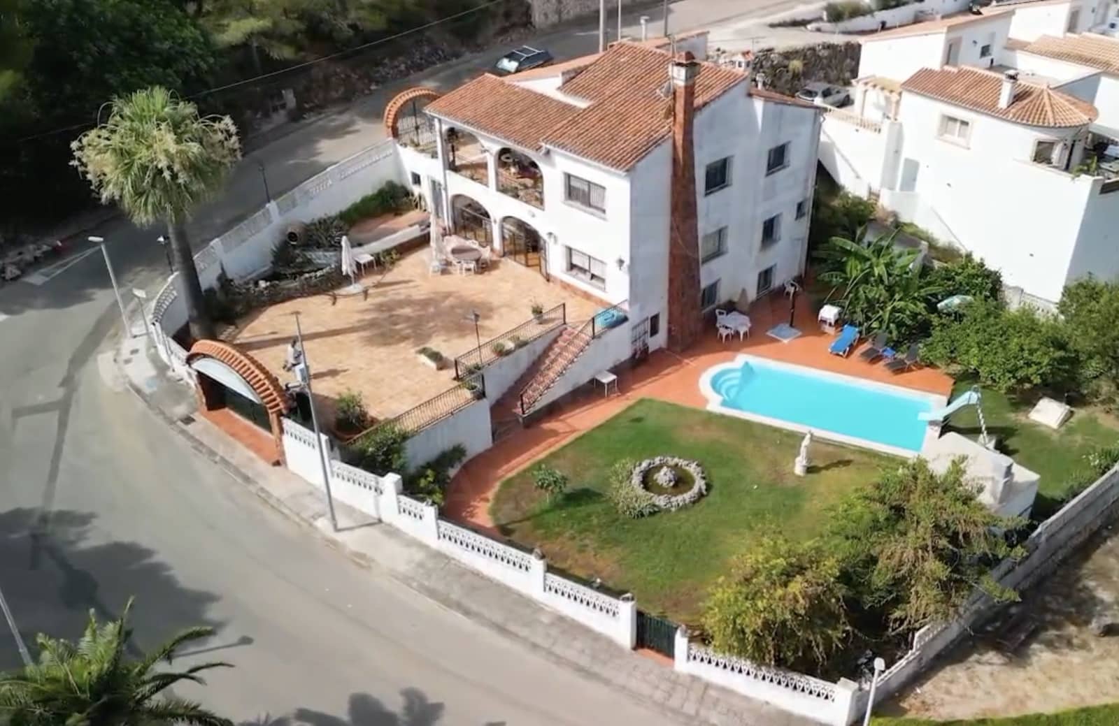 5 bedroom Townhouse for sale in La Font d'En Carros with pool - € 532,000 (Ref: 9994677)