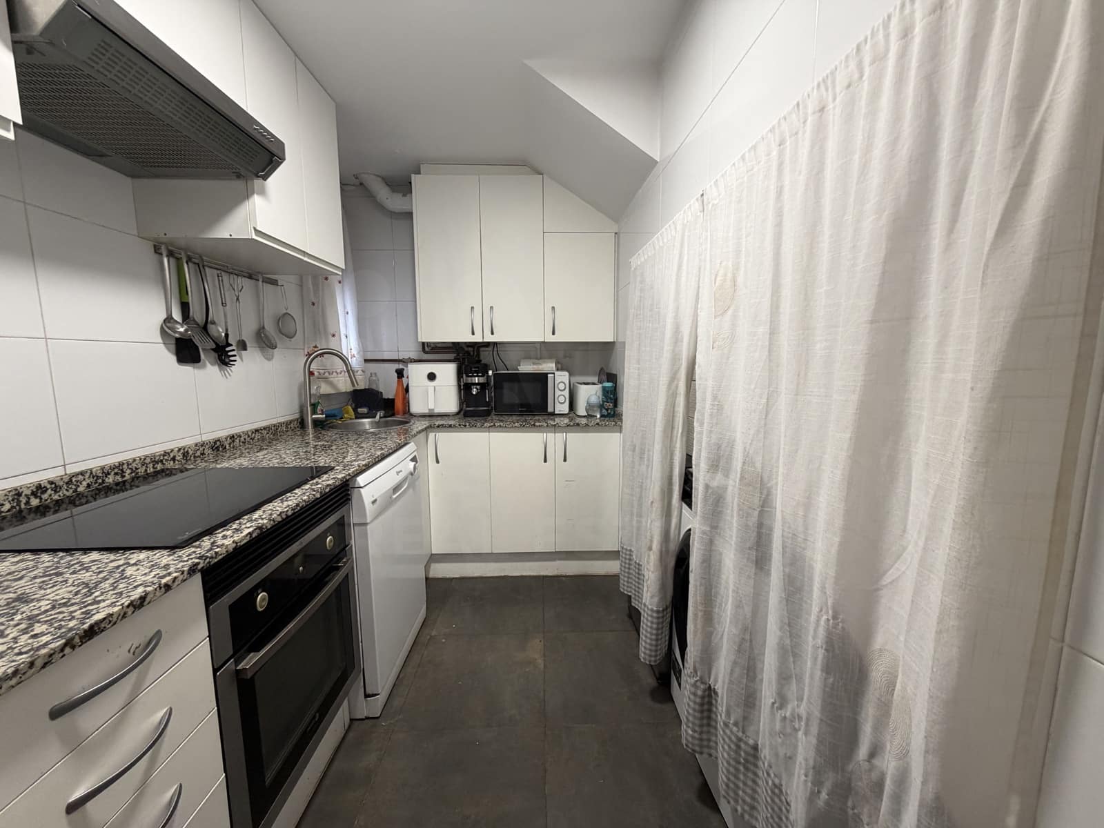 3 bedroom Apartment for sale in Lleida city with garage - € 130,000 (Ref: 9994703)