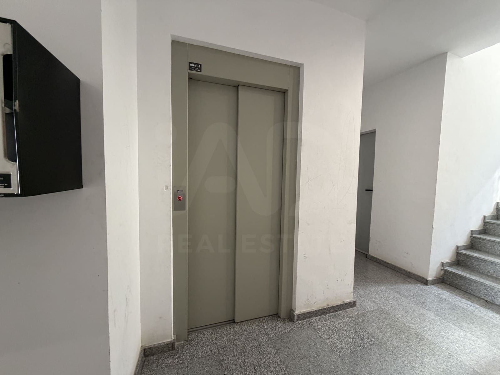 3 bedroom Apartment for sale in Lleida city with garage - € 130,000 (Ref: 9994703)