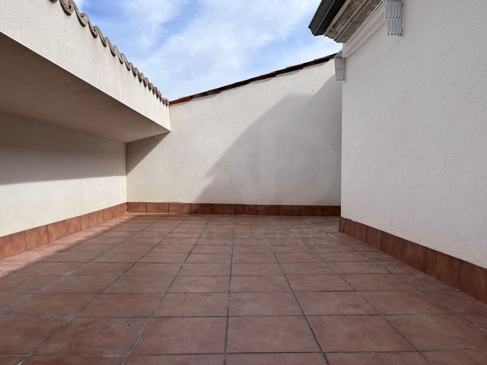 3 bedroom Apartment for sale in Lleida city with garage - € 130,000 (Ref: 9994703)