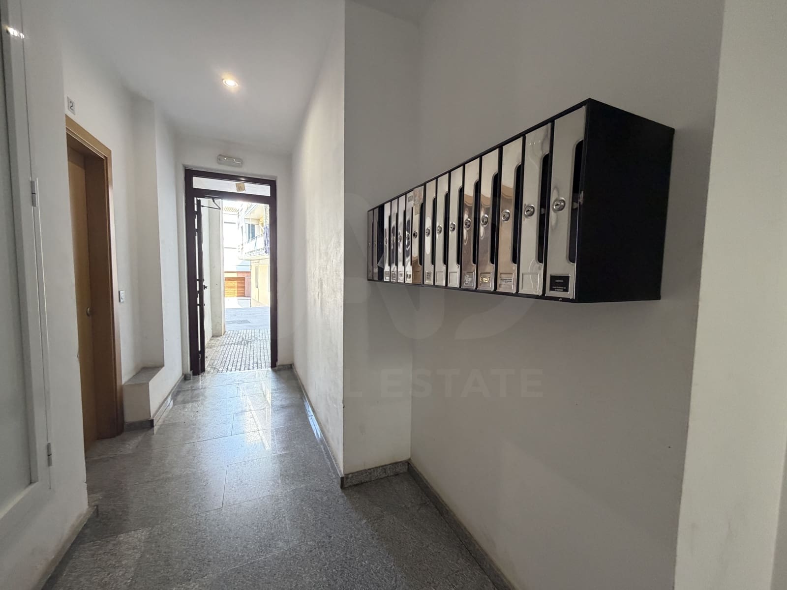 3 bedroom Apartment for sale in Lleida city with garage - € 130,000 (Ref: 9994703)