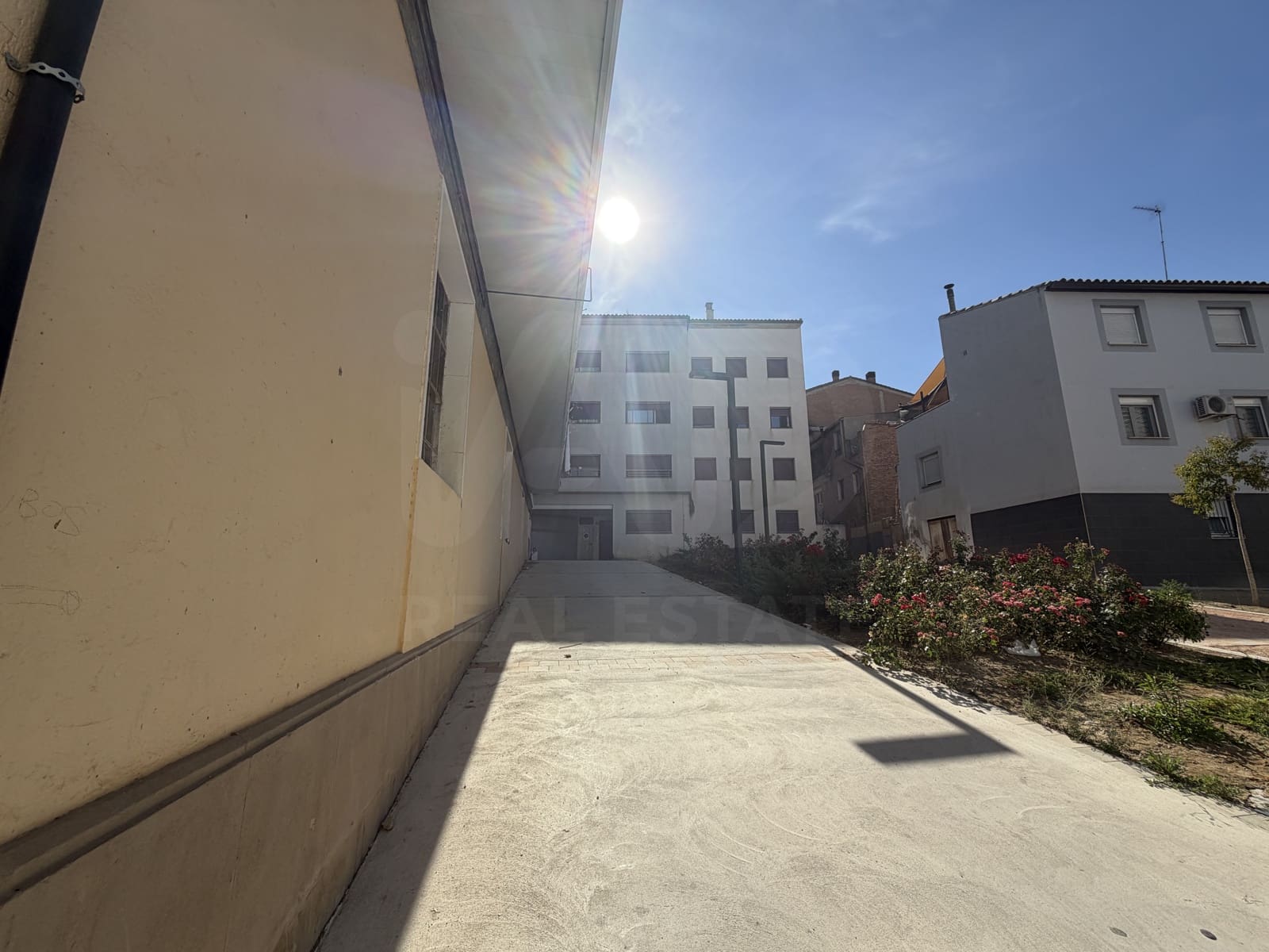 3 bedroom Apartment for sale in Lleida city with garage - € 130,000 (Ref: 9994703)