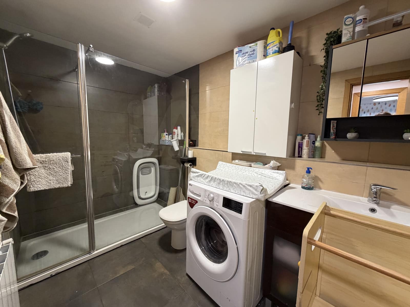3 bedroom Apartment for sale in Lleida city with garage - € 130,000 (Ref: 9994703)