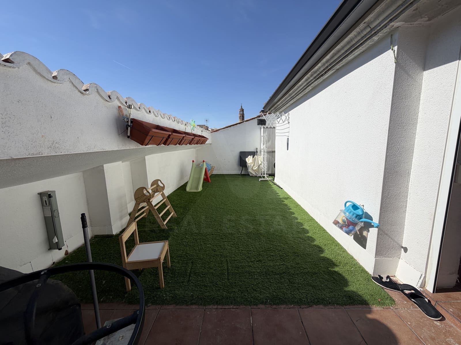 3 bedroom Apartment for sale in Lleida city with garage - € 130,000 (Ref: 9994703)