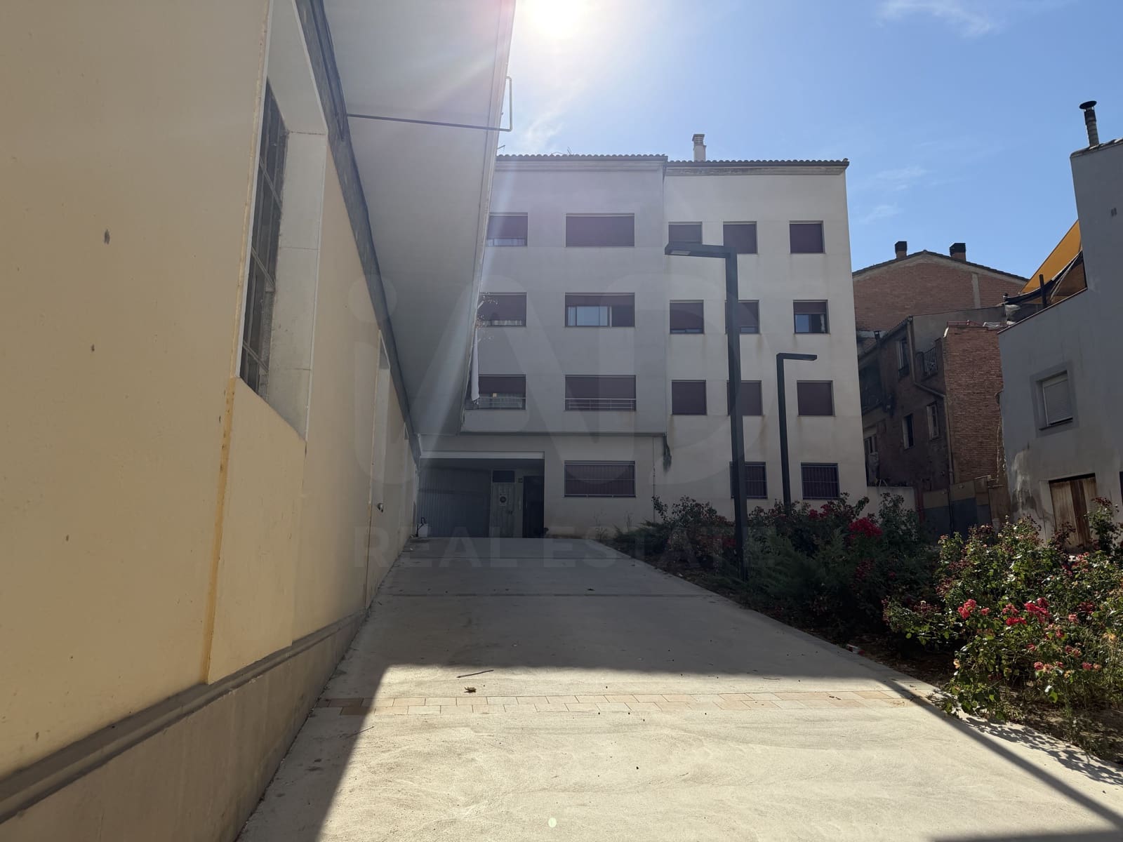 3 bedroom Apartment for sale in Lleida city with garage - € 130,000 (Ref: 9994703)