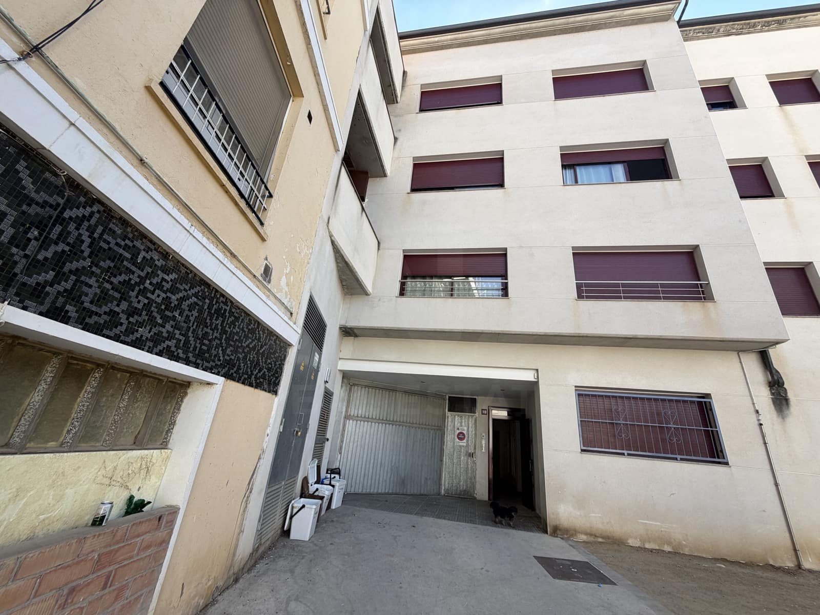 3 bedroom Apartment for sale in Lleida city with garage - € 130,000 (Ref: 9994703)