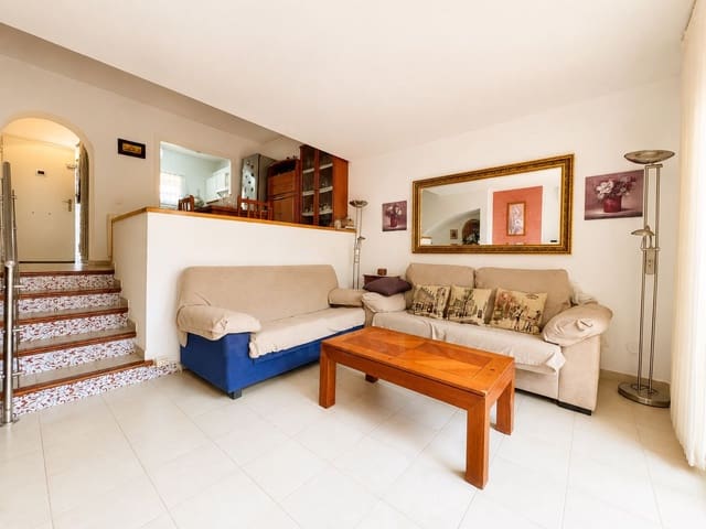 3 slaapkamer Rijtjeshuis te koop in Gerona stad met zwembad garage - € 397.000 (Ref: 9994705)