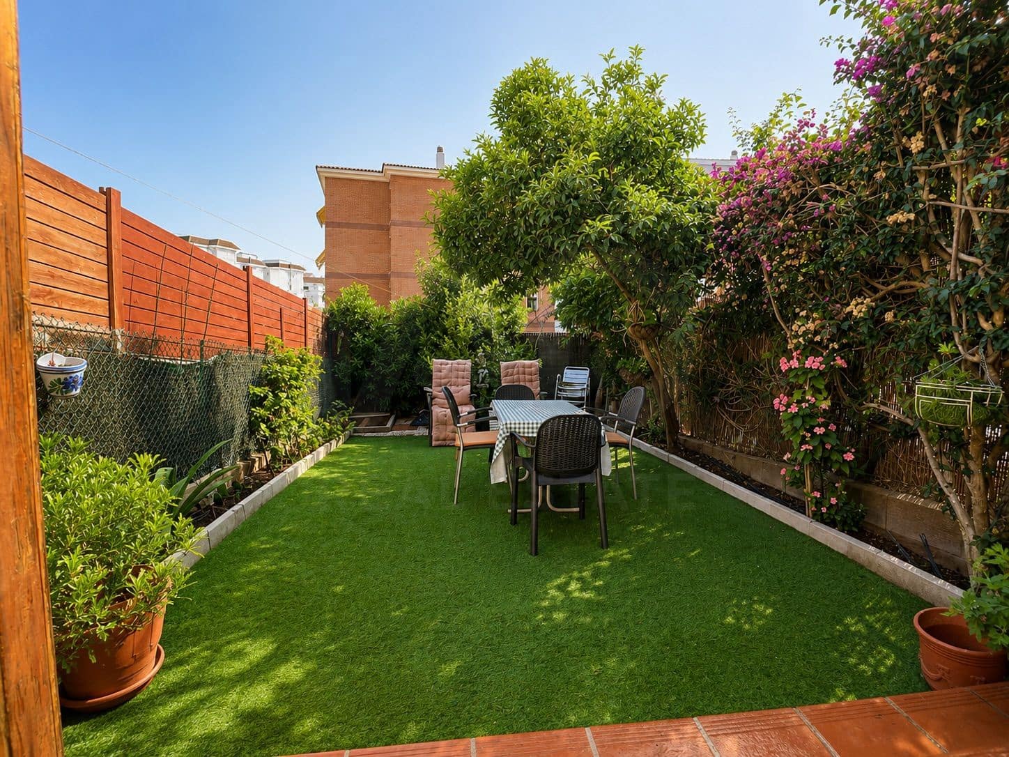3 Zimmer Reihenhaus zu verkaufen in Girona Stadt mit Pool Garage - 397.000 € (Ref: 9994705)