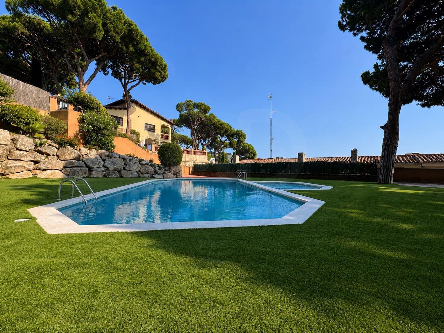 3 Zimmer Reihenhaus zu verkaufen in Girona Stadt mit Pool Garage - 397.000 € (Ref: 9994705)