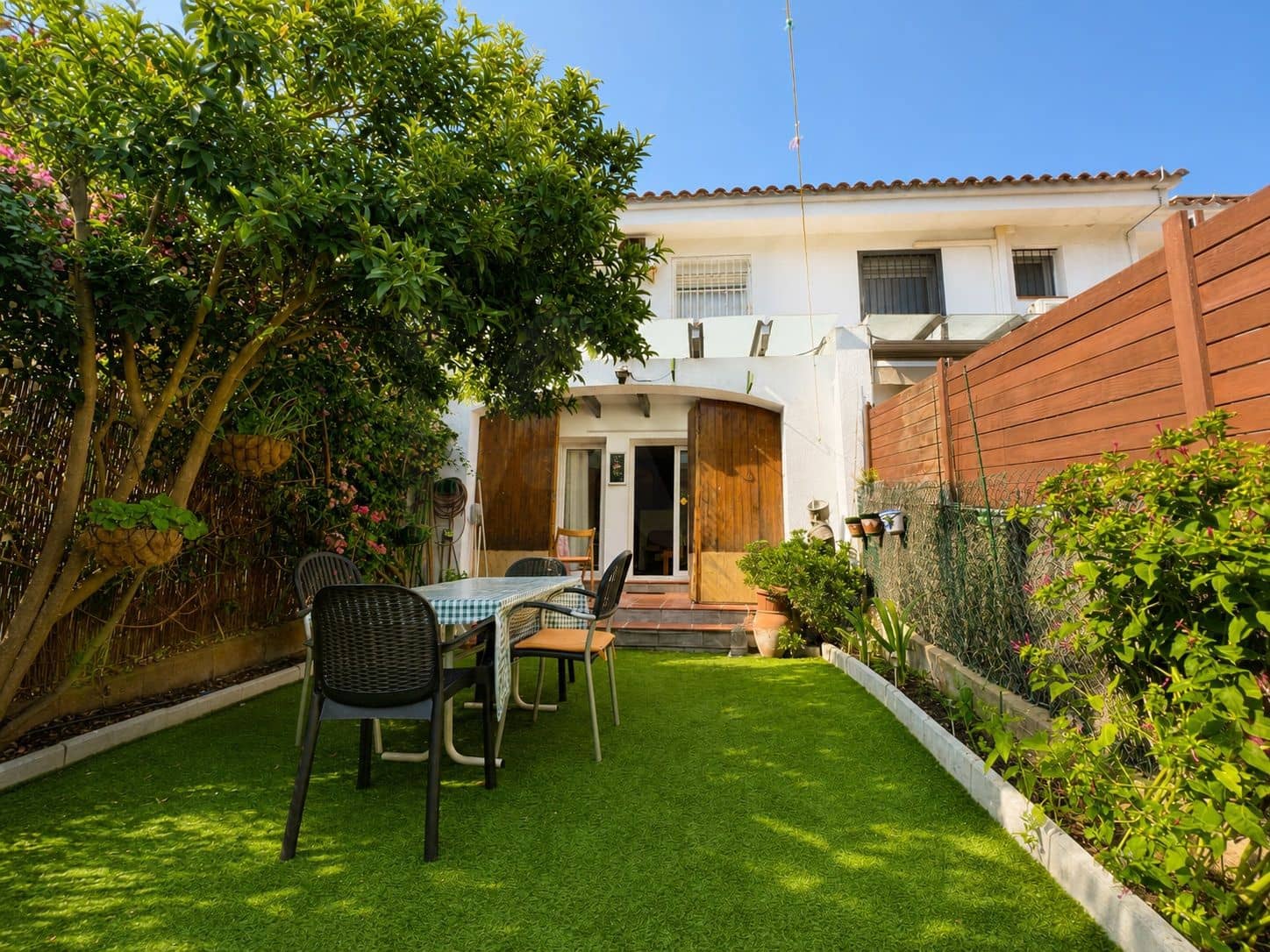 3 Zimmer Reihenhaus zu verkaufen in Girona Stadt mit Pool Garage - 397.000 € (Ref: 9994705)