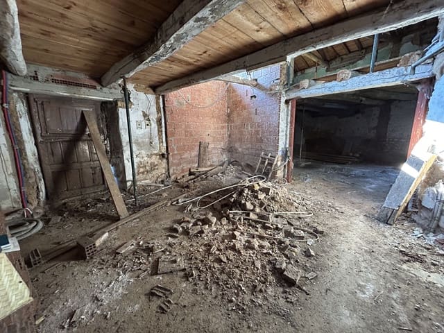 Commercieel te koop in Cuadros - € 69.000 (Ref: 9994707)