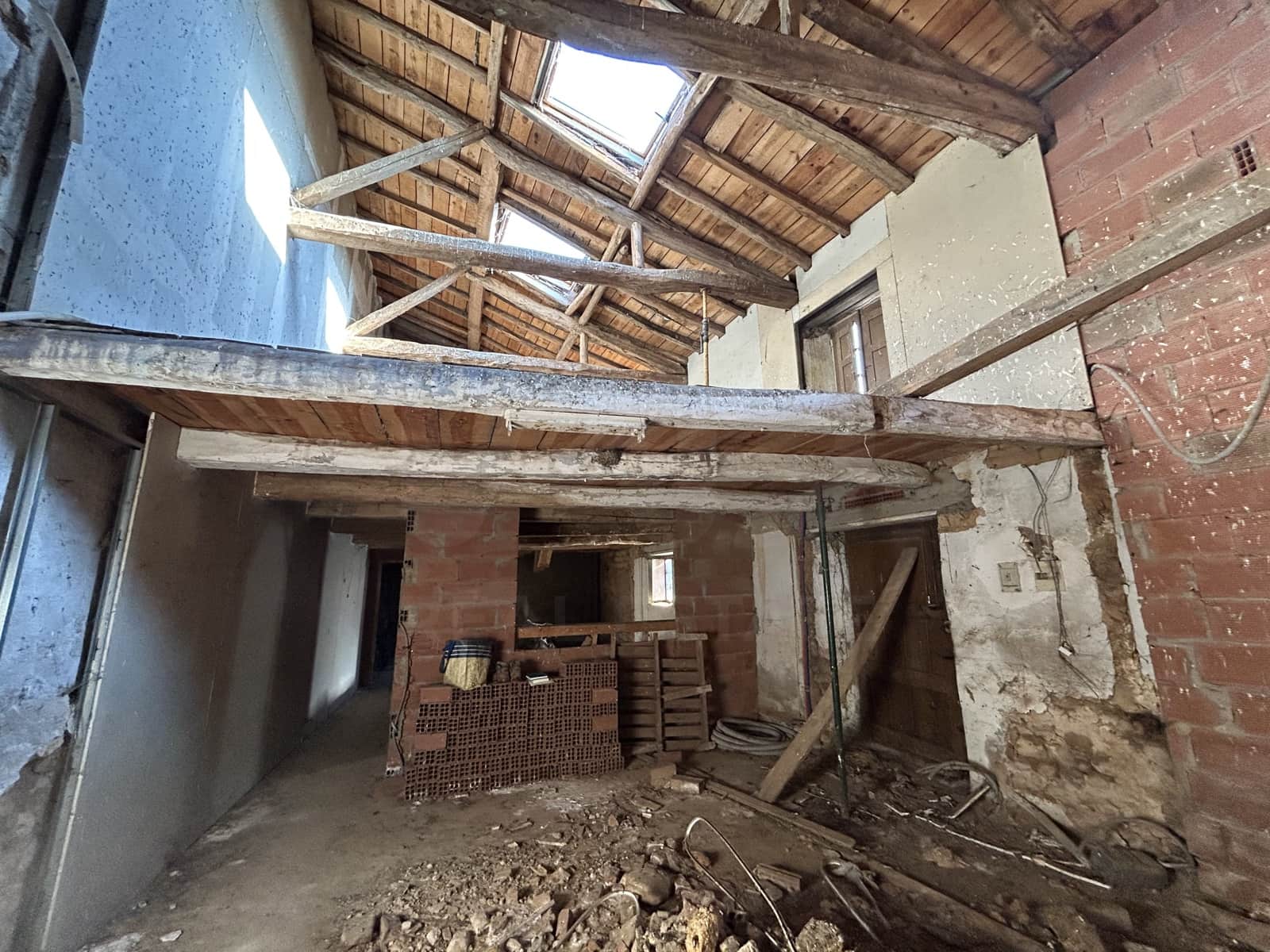 Commercieel te koop in Cuadros - € 69.000 (Ref: 9994707)