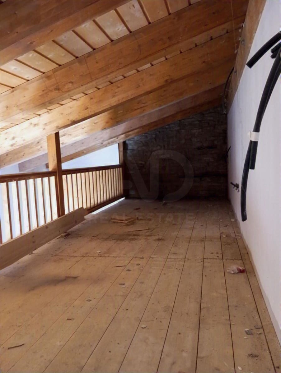 5 bedroom Townhouse for sale in Jaca with garage - € 179,000 (Ref: 9995146)