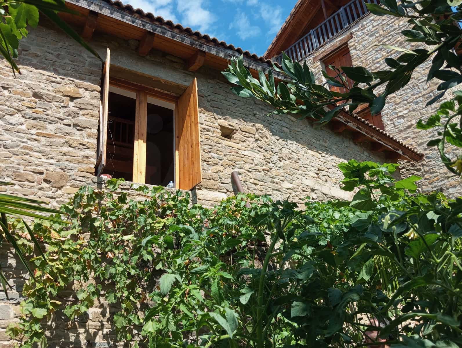 5 bedroom Townhouse for sale in Jaca with garage - € 179,000 (Ref: 9995146)