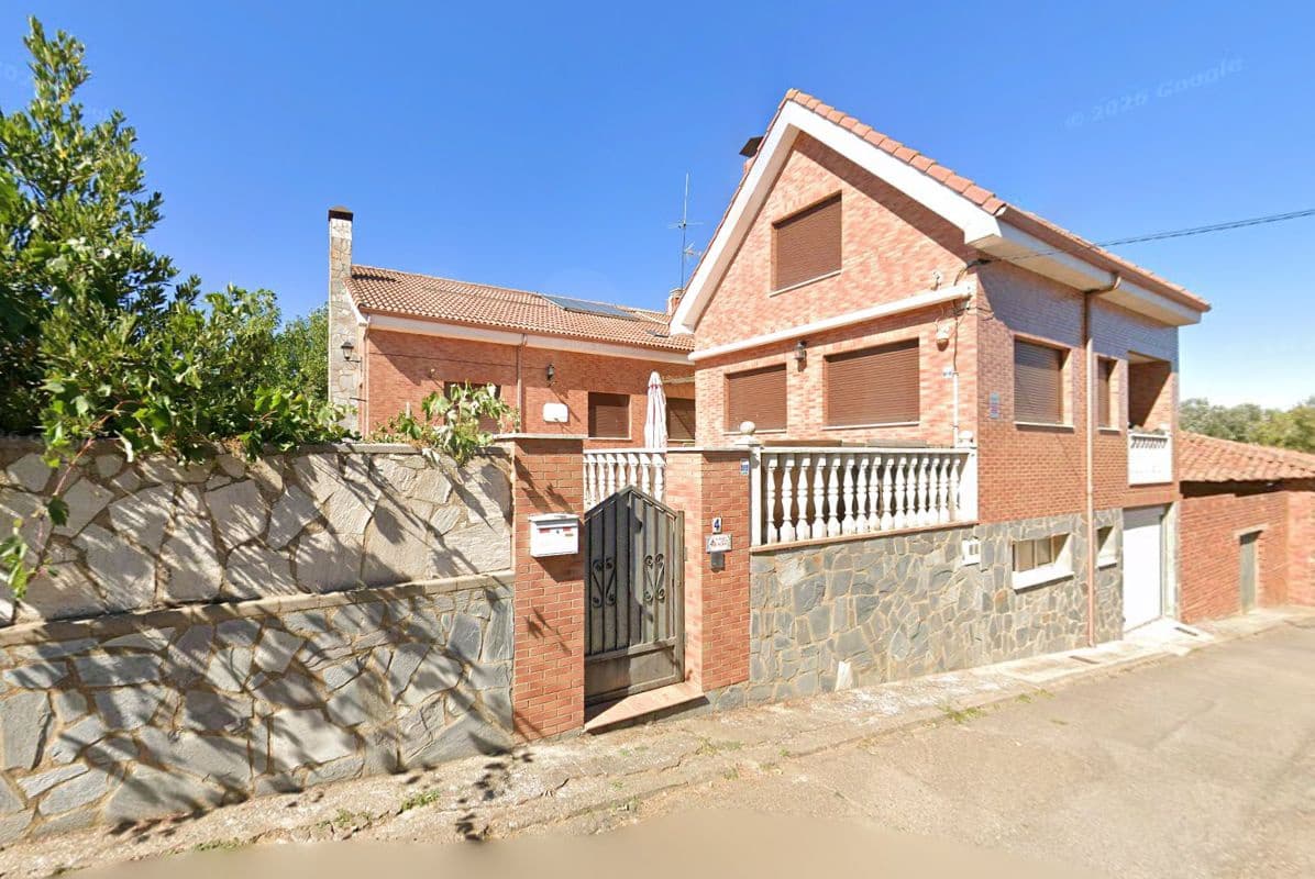 3 bedroom Villa for sale in Leon city with garage - € 369,000 (Ref: 9995368)