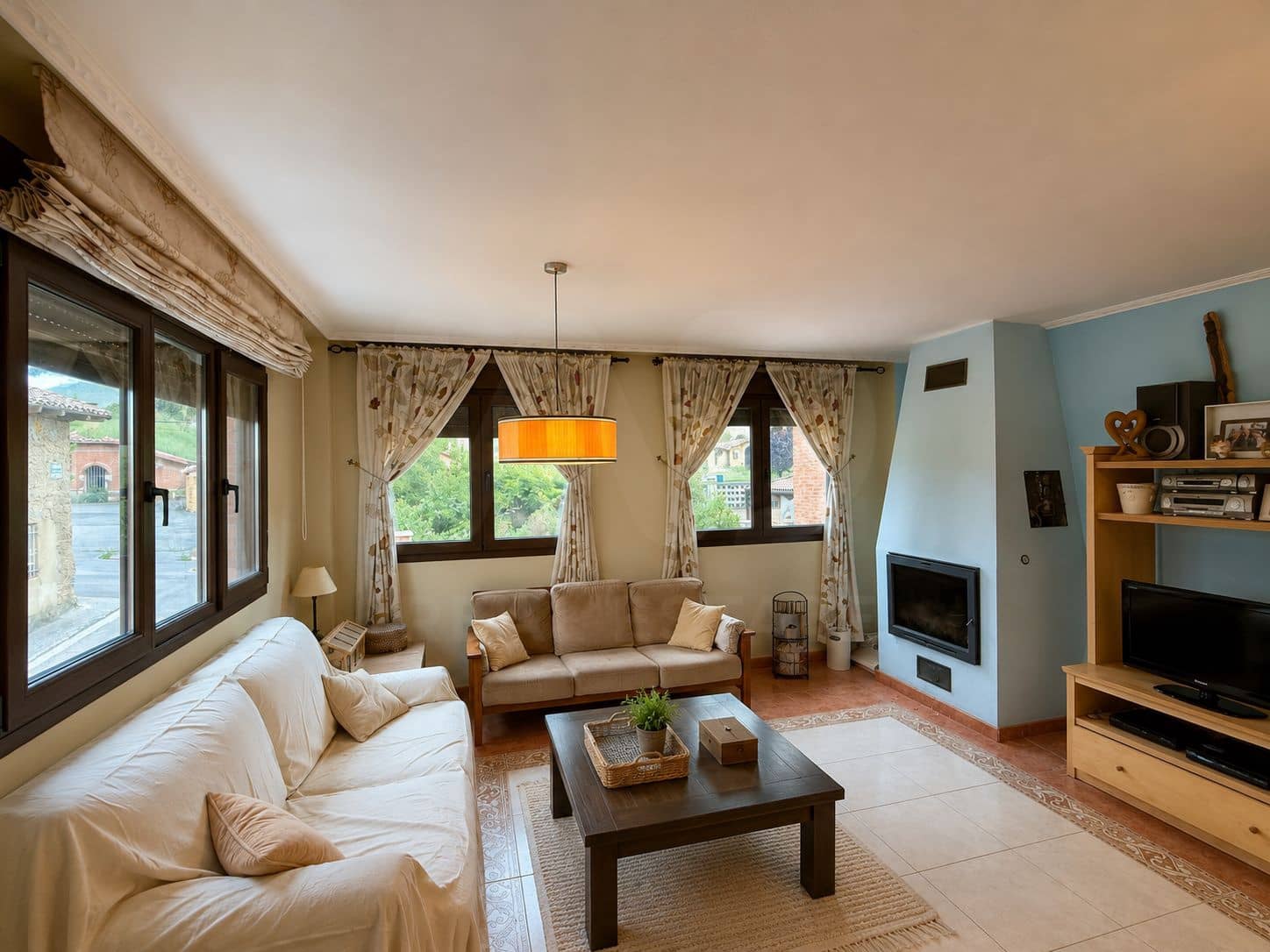 3 bedroom Villa for sale in Leon city with garage - € 369,000 (Ref: 9995368)