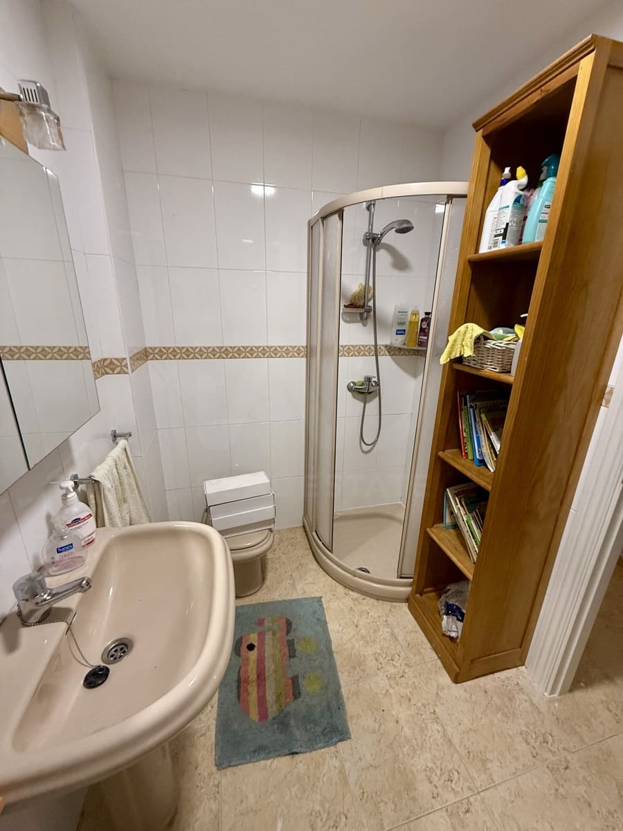 3 bedroom Villa for sale in Leon city with garage - € 369,000 (Ref: 9995368)