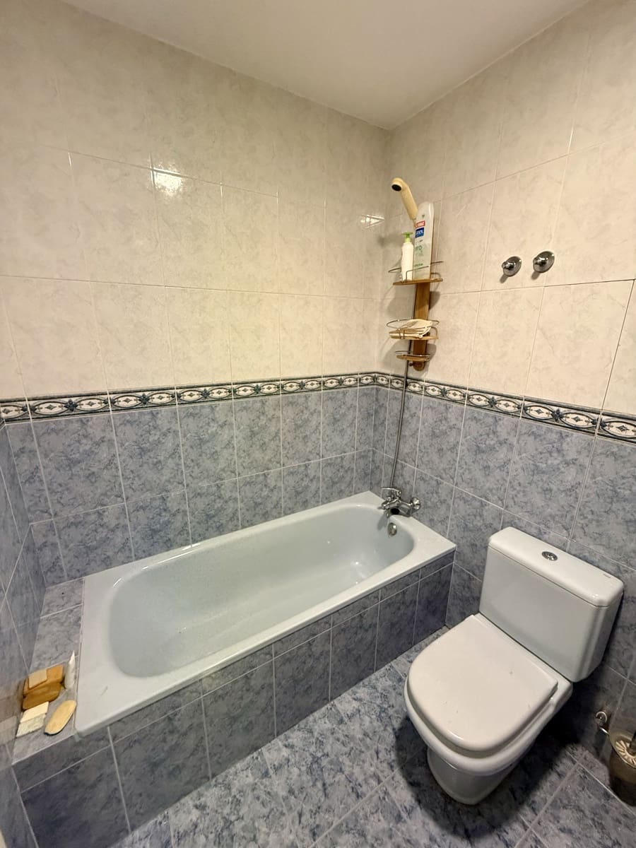 3 bedroom Villa for sale in Leon city with garage - € 369,000 (Ref: 9995368)