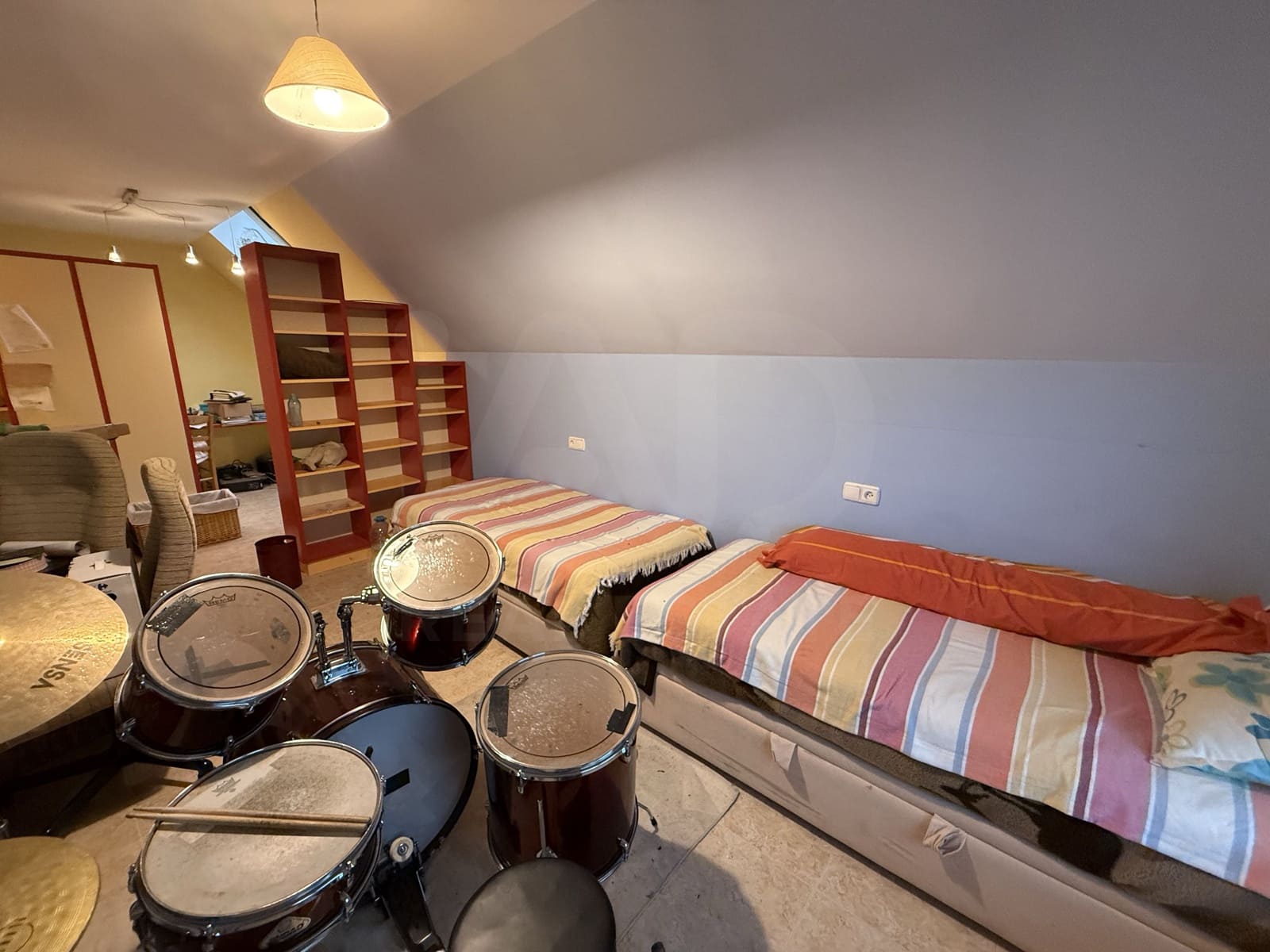 3 bedroom Villa for sale in Leon city with garage - € 369,000 (Ref: 9995368)