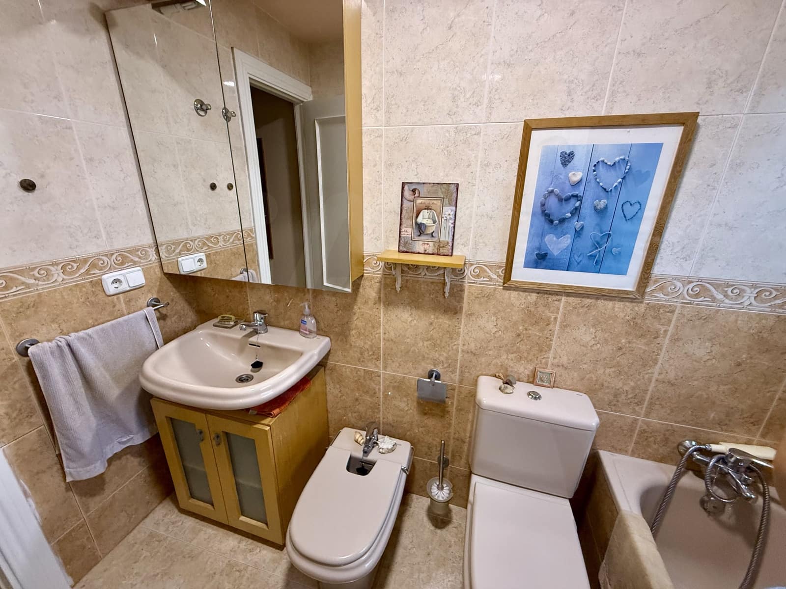 3 bedroom Villa for sale in Leon city with garage - € 369,000 (Ref: 9995368)