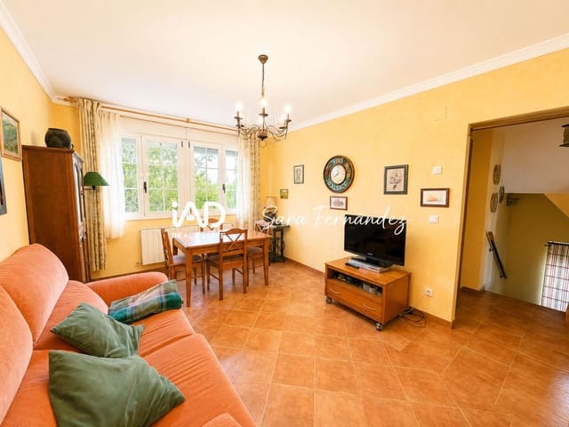 Casa de 3 habitaciones en Sariegos en venta con garaje - 245.000 € (Ref: 9996308)