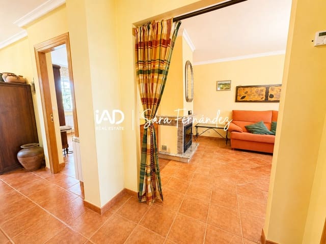 Casa de 3 habitaciones en Sariegos en venta con garaje - 245.000 € (Ref: 9996308)