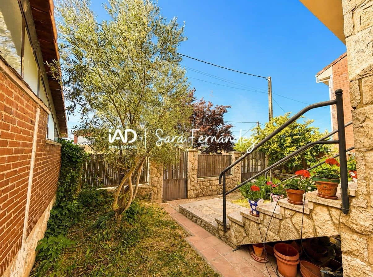 Casa de 3 habitaciones en Sariegos en venta con garaje - 245.000 € (Ref: 9996308)