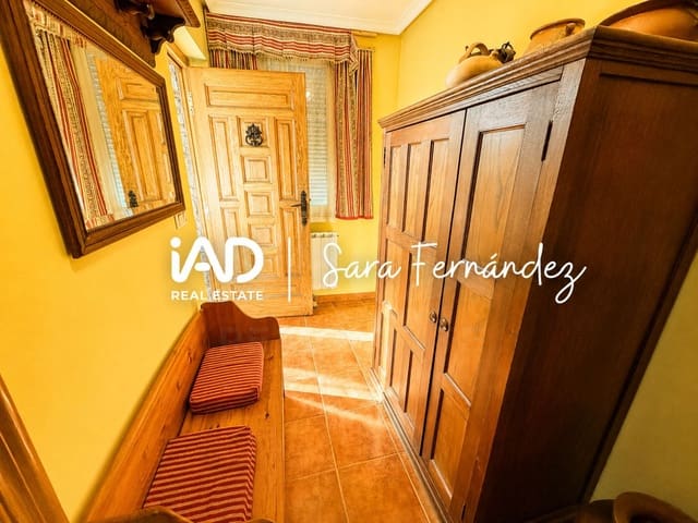 Casa de 3 habitaciones en Sariegos en venta con garaje - 245.000 € (Ref: 9996308)