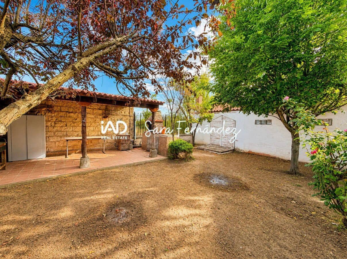 Casa de 3 habitaciones en Sariegos en venta con garaje - 245.000 € (Ref: 9996308)