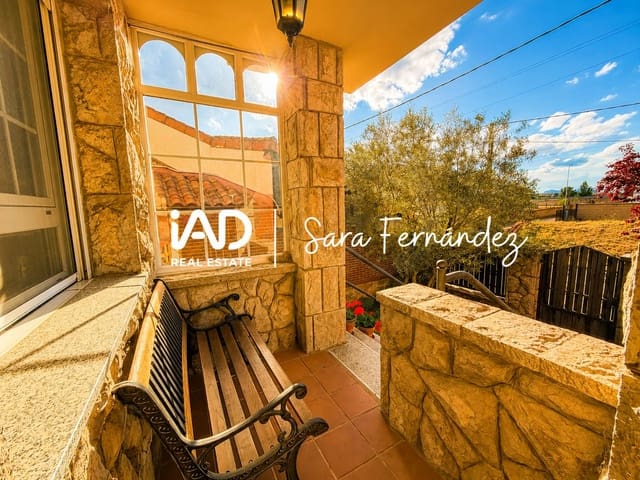 Casa de 3 habitaciones en Sariegos en venta con garaje - 245.000 € (Ref: 9996308)