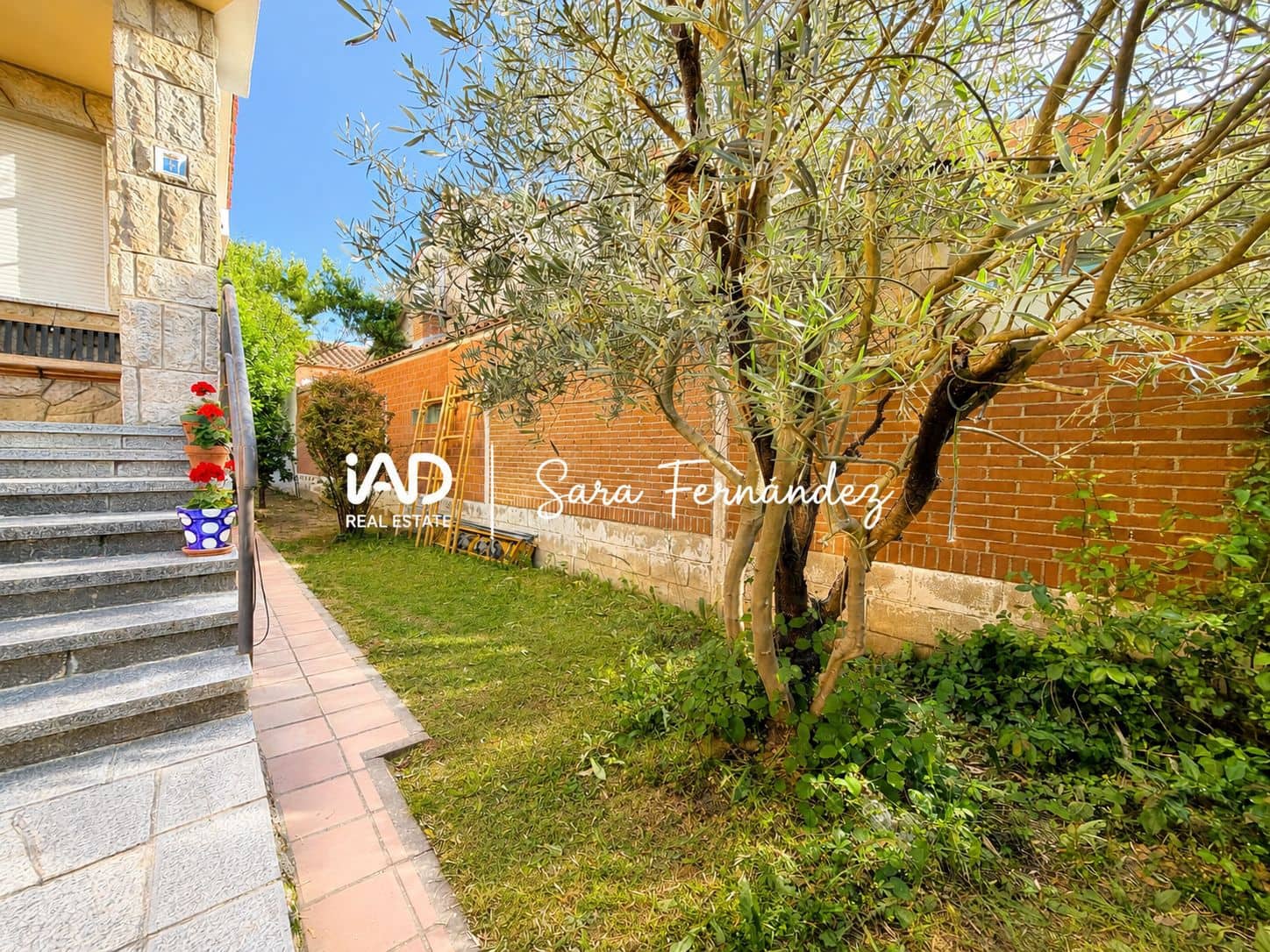 Casa de 3 habitaciones en Sariegos en venta con garaje - 245.000 € (Ref: 9996308)