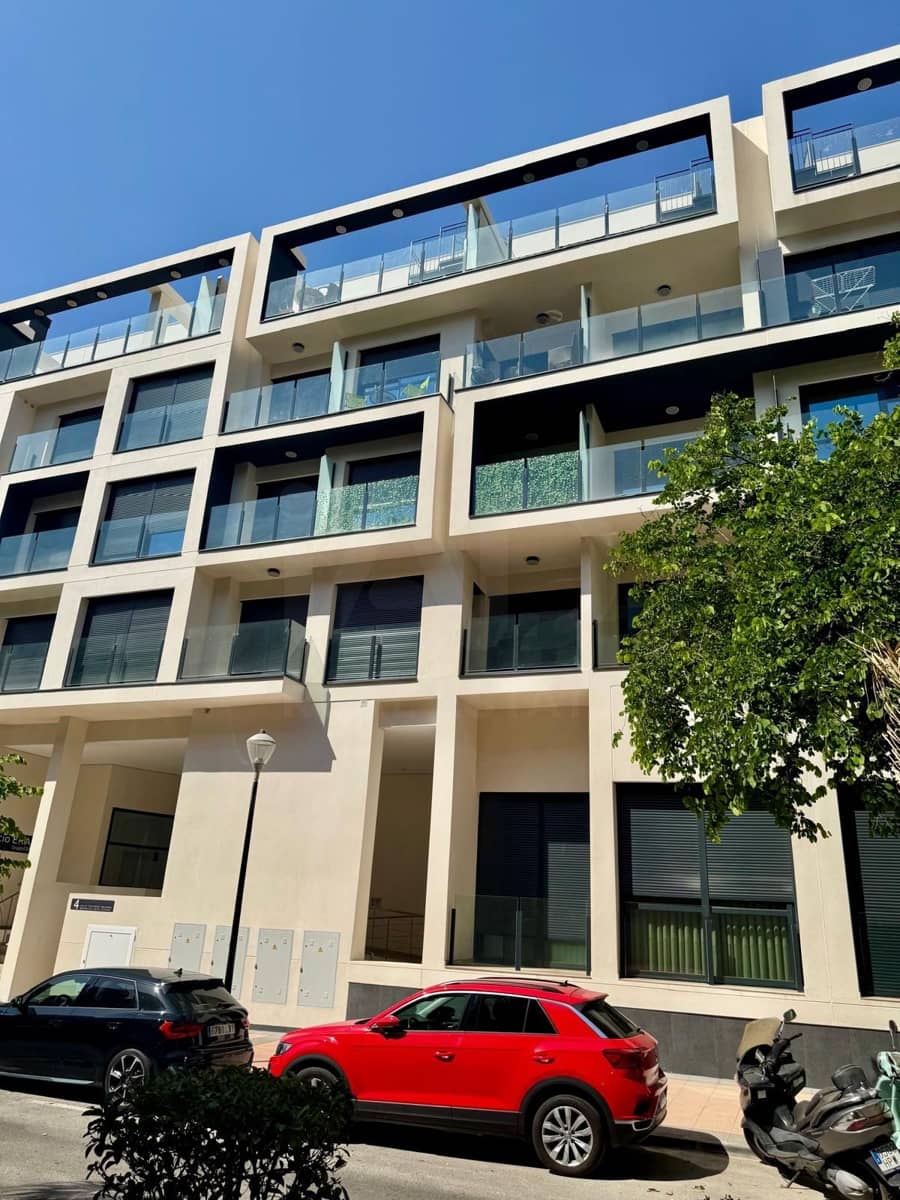 Apartamento de 2 habitaciones en Alicante / Alacant ciudad en venta con piscina garaje - 270.000 € (Ref: 9996310)