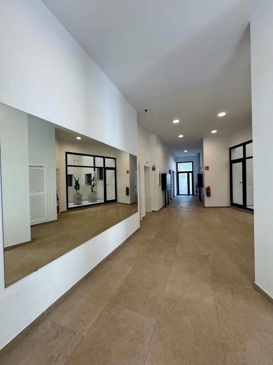 Apartamento de 2 habitaciones en Alicante / Alacant ciudad en venta con piscina garaje - 270.000 € (Ref: 9996310)