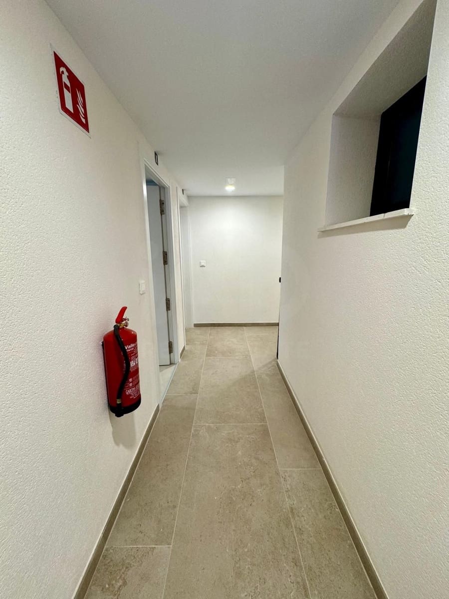 Apartamento de 2 habitaciones en Alicante / Alacant ciudad en venta con piscina garaje - 270.000 € (Ref: 9996310)