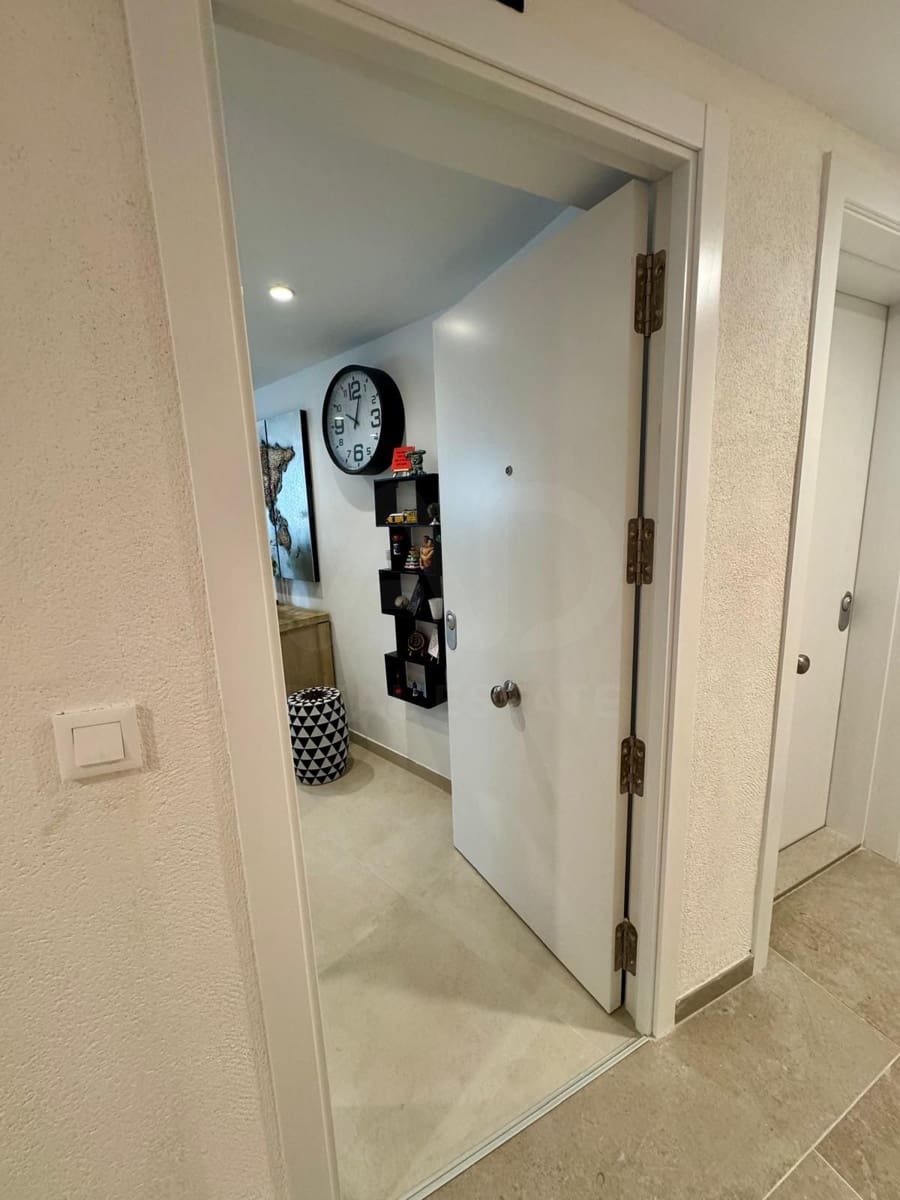 Apartamento de 2 habitaciones en Alicante / Alacant ciudad en venta con piscina garaje - 270.000 € (Ref: 9996310)