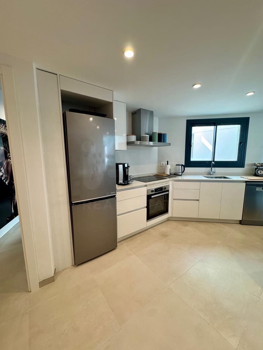 Apartamento de 2 habitaciones en Alicante / Alacant ciudad en venta con piscina garaje - 270.000 € (Ref: 9996310)
