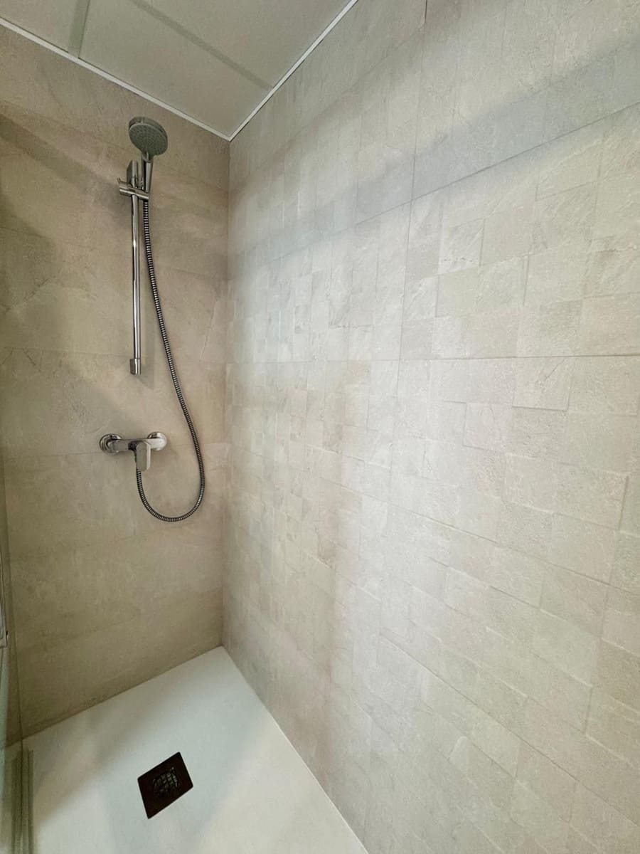 Apartamento de 2 habitaciones en Alicante / Alacant ciudad en venta con piscina garaje - 270.000 € (Ref: 9996310)