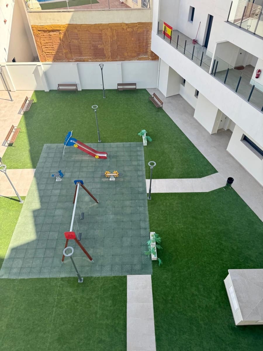Apartamento de 2 habitaciones en Alicante / Alacant ciudad en venta con piscina garaje - 270.000 € (Ref: 9996310)