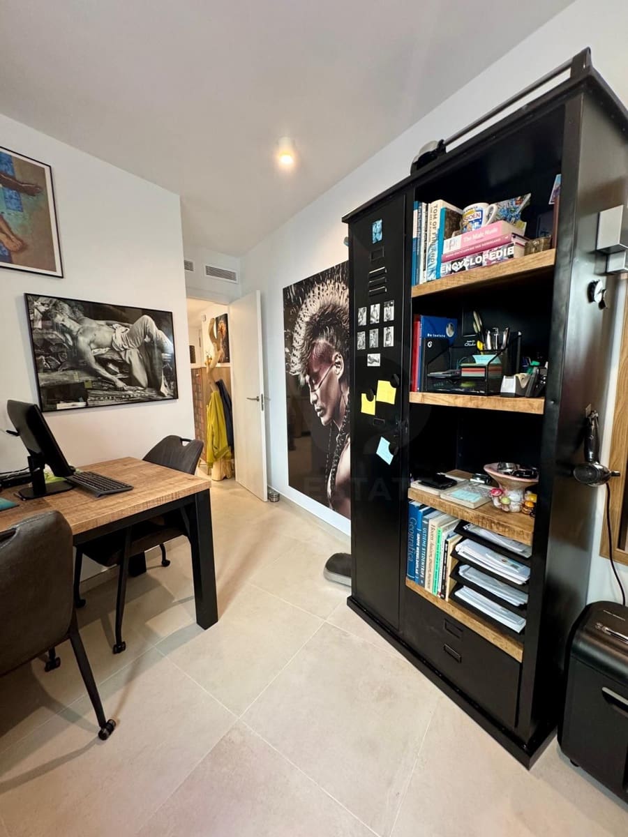 Apartamento de 2 habitaciones en Alicante / Alacant ciudad en venta con piscina garaje - 270.000 € (Ref: 9996310)