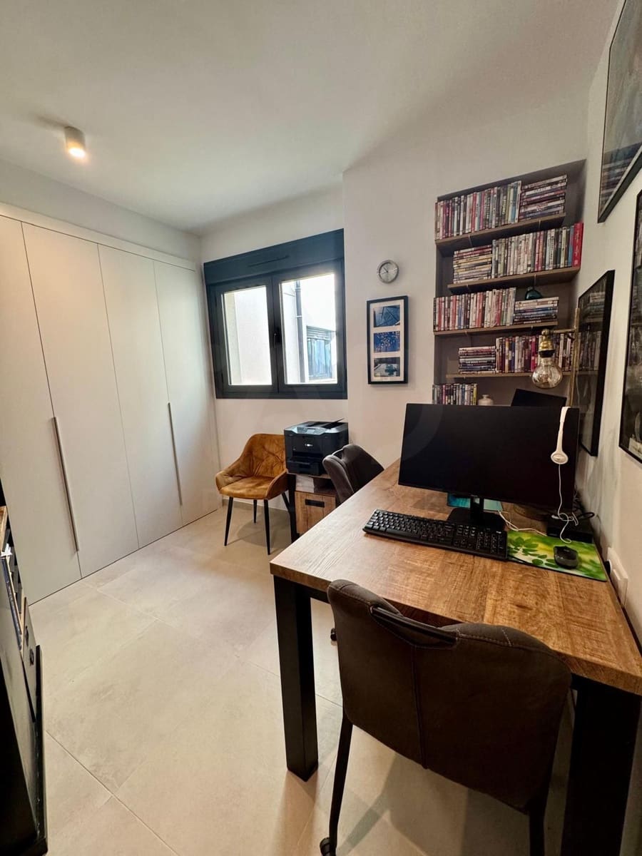 Apartamento de 2 habitaciones en Alicante / Alacant ciudad en venta con piscina garaje - 270.000 € (Ref: 9996310)