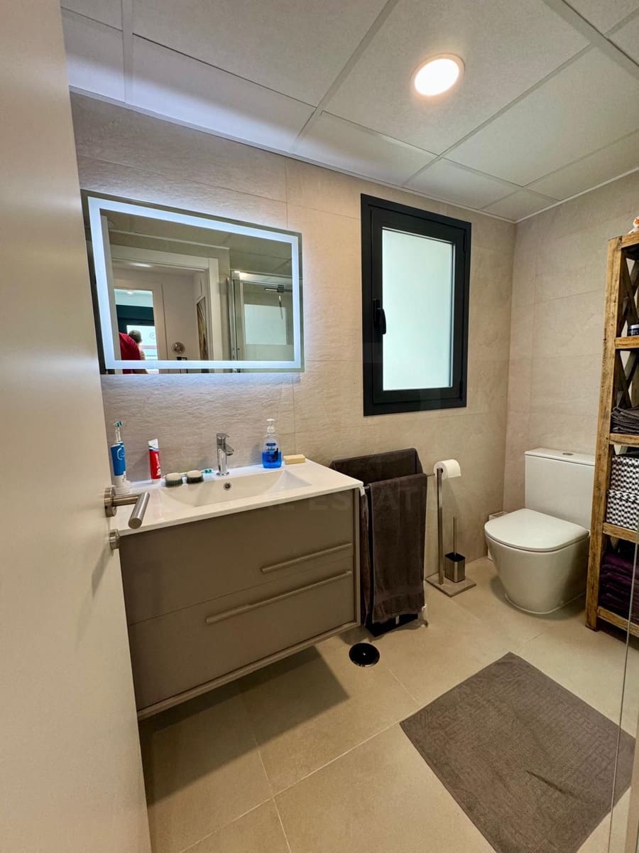 Apartamento de 2 habitaciones en Alicante / Alacant ciudad en venta con piscina garaje - 270.000 € (Ref: 9996310)