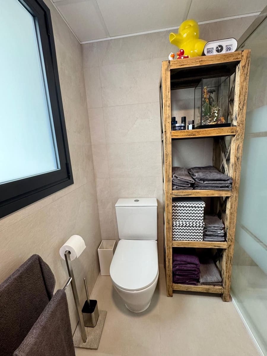 Apartamento de 2 habitaciones en Alicante / Alacant ciudad en venta con piscina garaje - 270.000 € (Ref: 9996310)