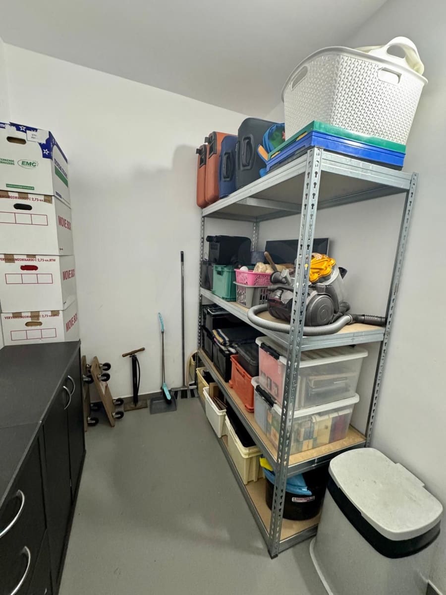 Apartamento de 2 habitaciones en Alicante / Alacant ciudad en venta con piscina garaje - 270.000 € (Ref: 9996310)