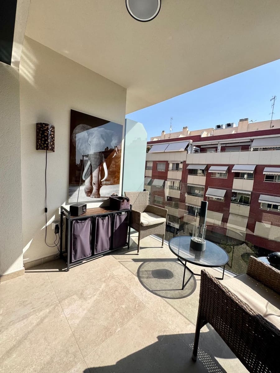 Apartamento de 2 habitaciones en Alicante / Alacant ciudad en venta con piscina garaje - 270.000 € (Ref: 9996310)