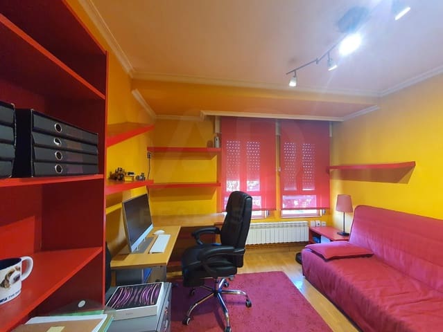 2 bedroom Apartment for rent in León city - € 700 (Ref: 9996317)