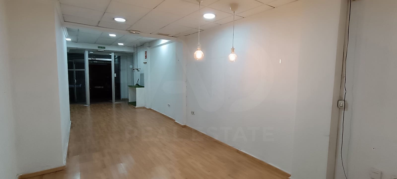 Comercial para arrendar em Alicante cidade - 500 € (Ref: 9996318)