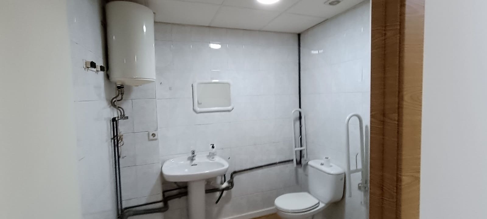 Comercial para arrendar em Alicante cidade - 500 € (Ref: 9996318)