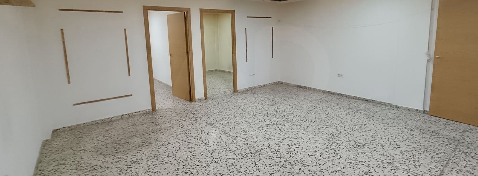 Comercial para arrendar em Alicante cidade - 500 € (Ref: 9996318)
