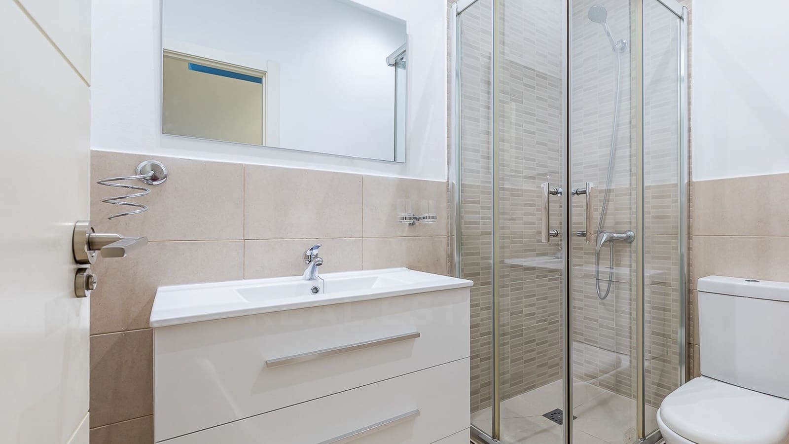 2 soveværelse Lejlighed til leje i Madrid by - € 1.900 (Ref: 9996319)